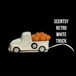 SCENTSY RETRO WHITE TRUCK WITH PUMPKIN PATCH LID